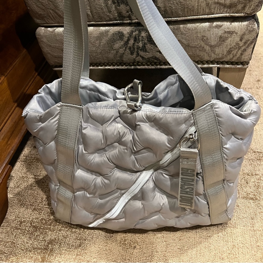 3 bags n 1 Messenger,Fannypack, sm crossbody. Gray/silver.Sm bag strap nvr used
